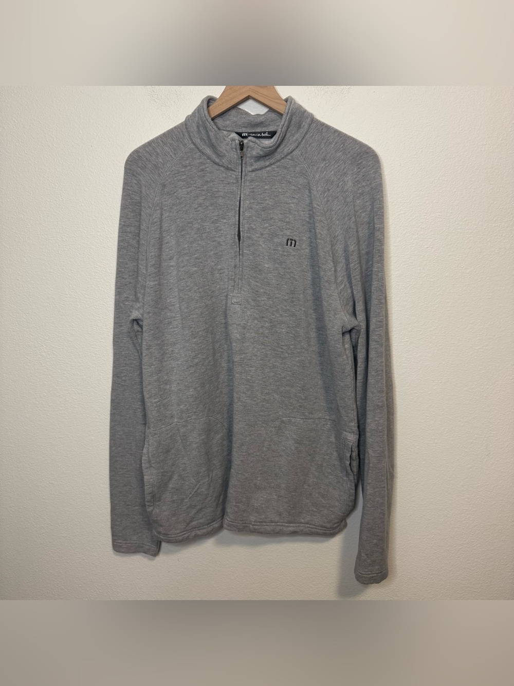 Travis Mathew Men’s Pullover quarter zip - L